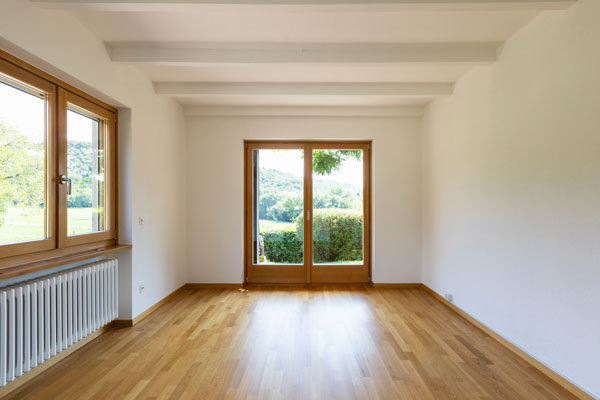 Pièce vide entre bois parquet