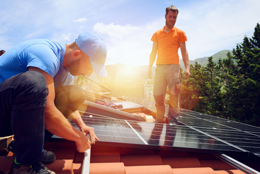 diminuer consommation énergie maison panneaux solaires