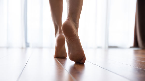 Pieds nus sur plancher chauffant