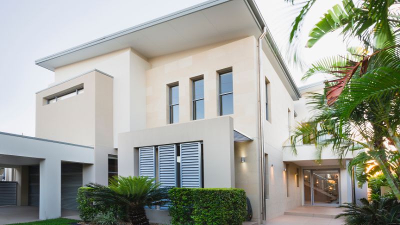 Une maison moderne à étage en L